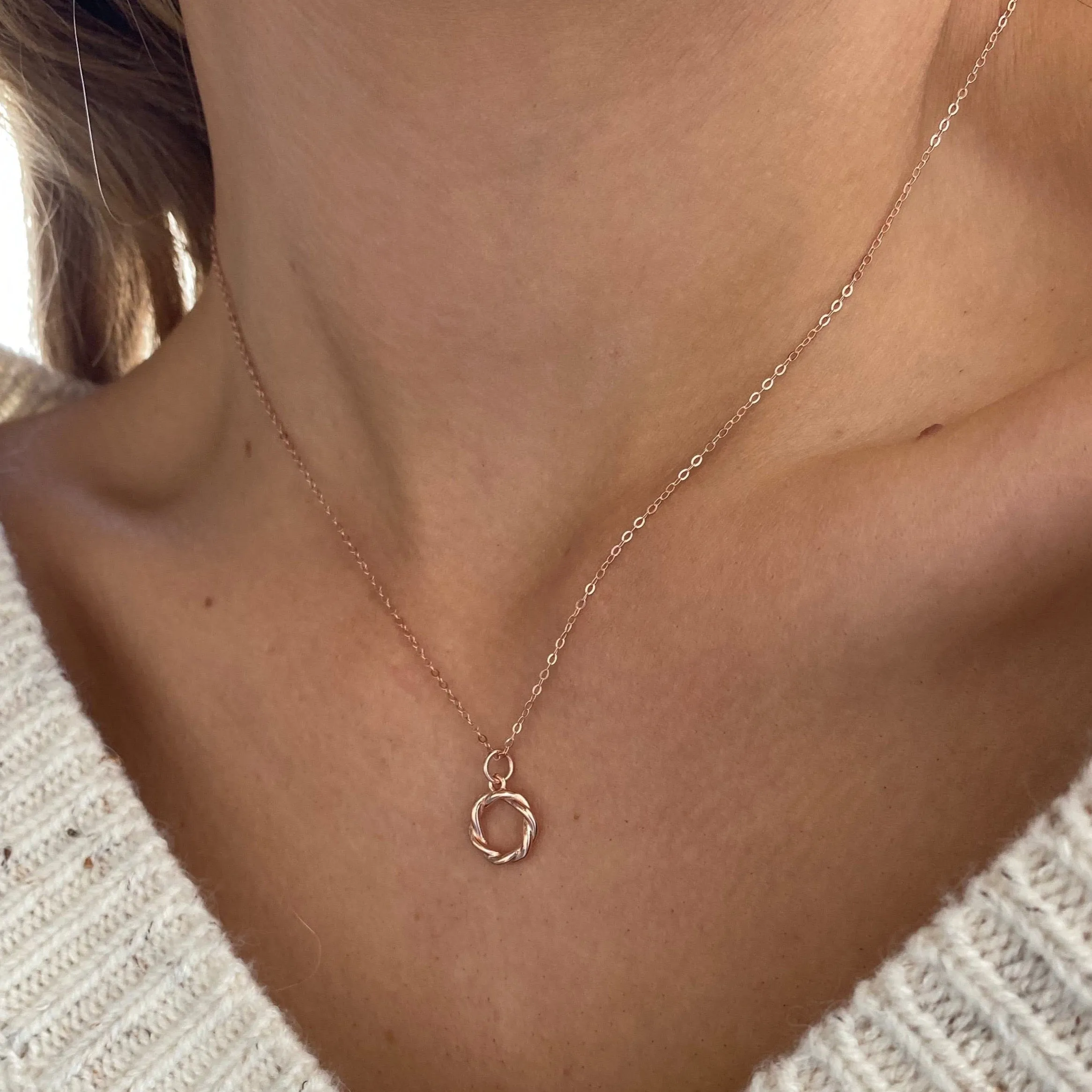 Grace Rope Circle Rose Gold Necklace